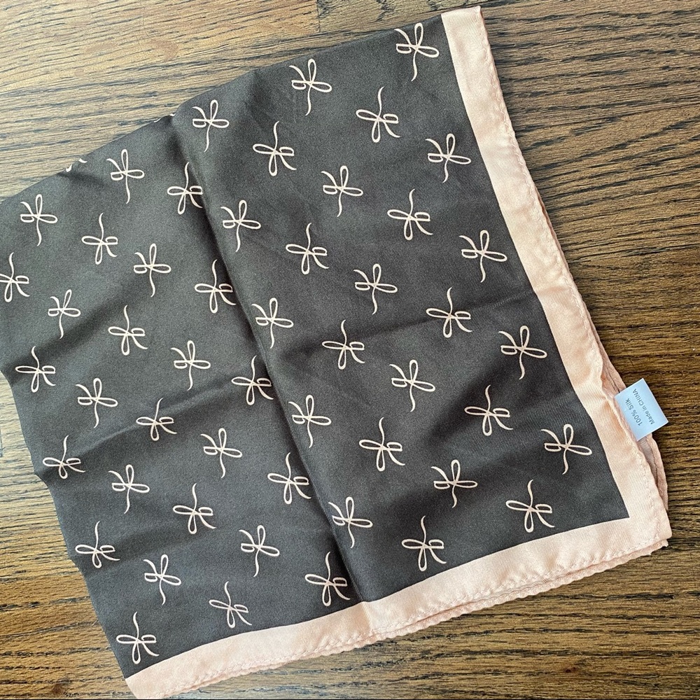 Gal Meets Glam signature scarf